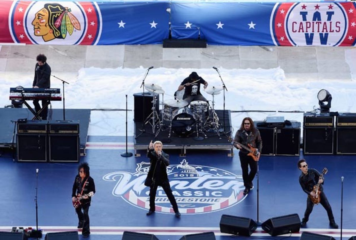 Billy Idol provides some pregame entertainment