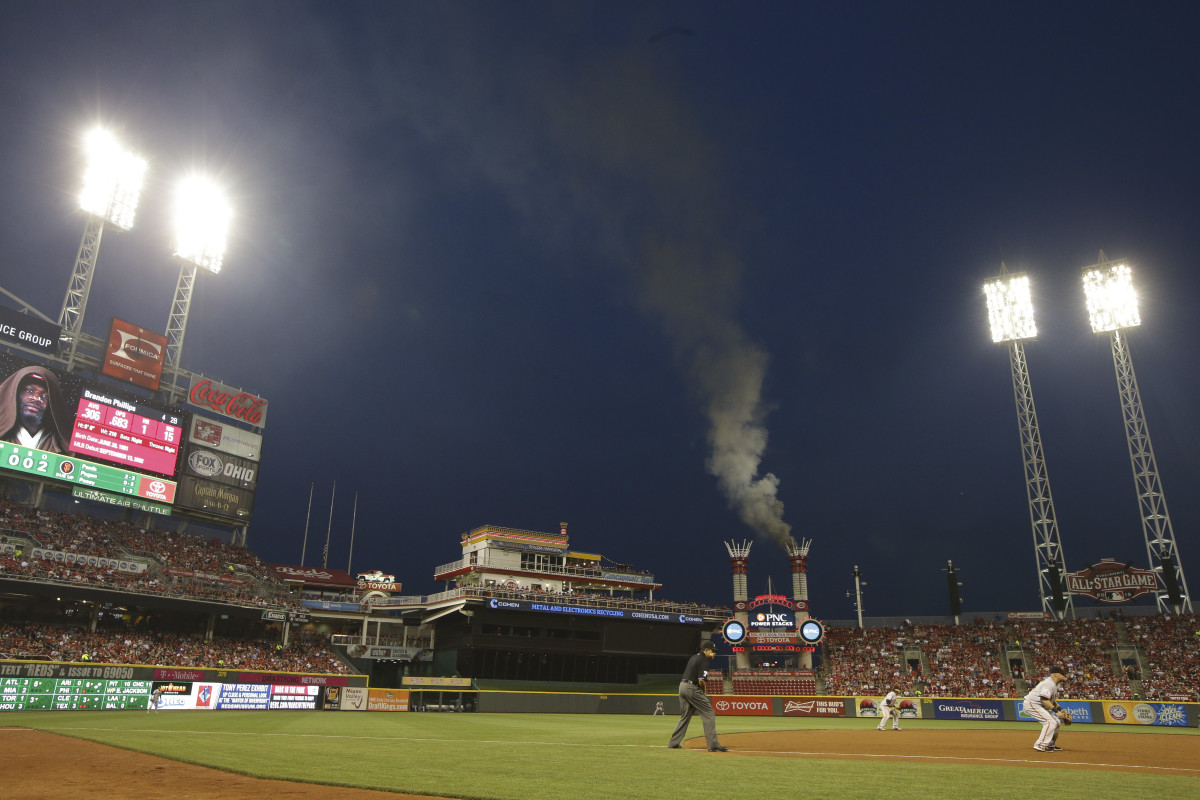 Smokestack at GABP spews dark smoke during GiantsReds game Sports