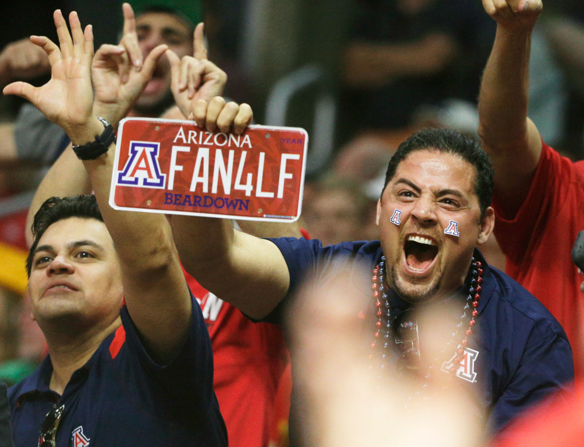 Arizona-Wildcats-fans-AP562661556588.jpg