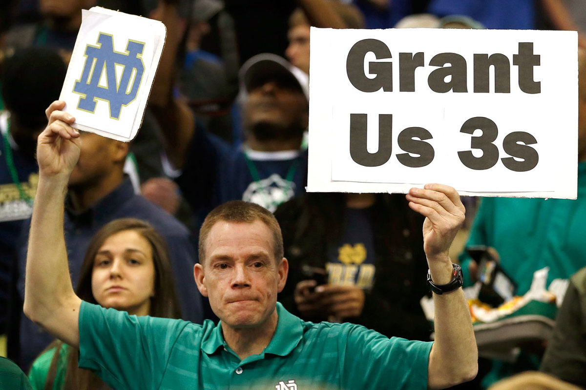 Notre-Dame-Fighting-Irish-fans-467951416.jpg