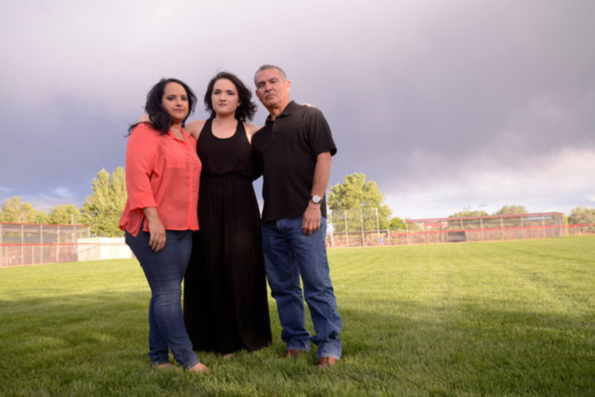 Since Duran's death, his mother, Lou (with Michael Sr. and their daughter, Nikkie), has worked in rehab centers. 