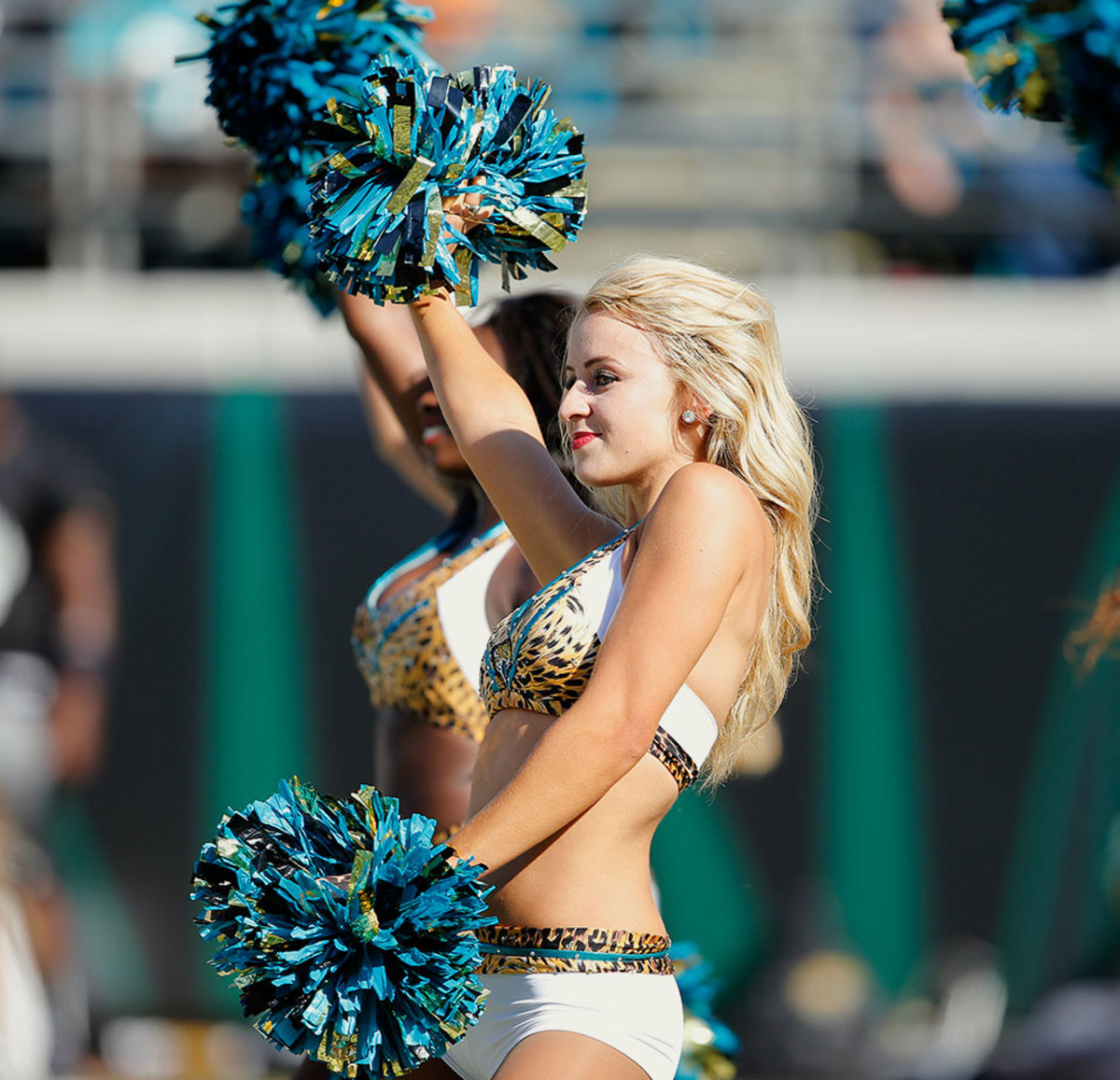 Jacksonville-Jaguars-ROAR-cheerleaders-AP_346830943068.jpg