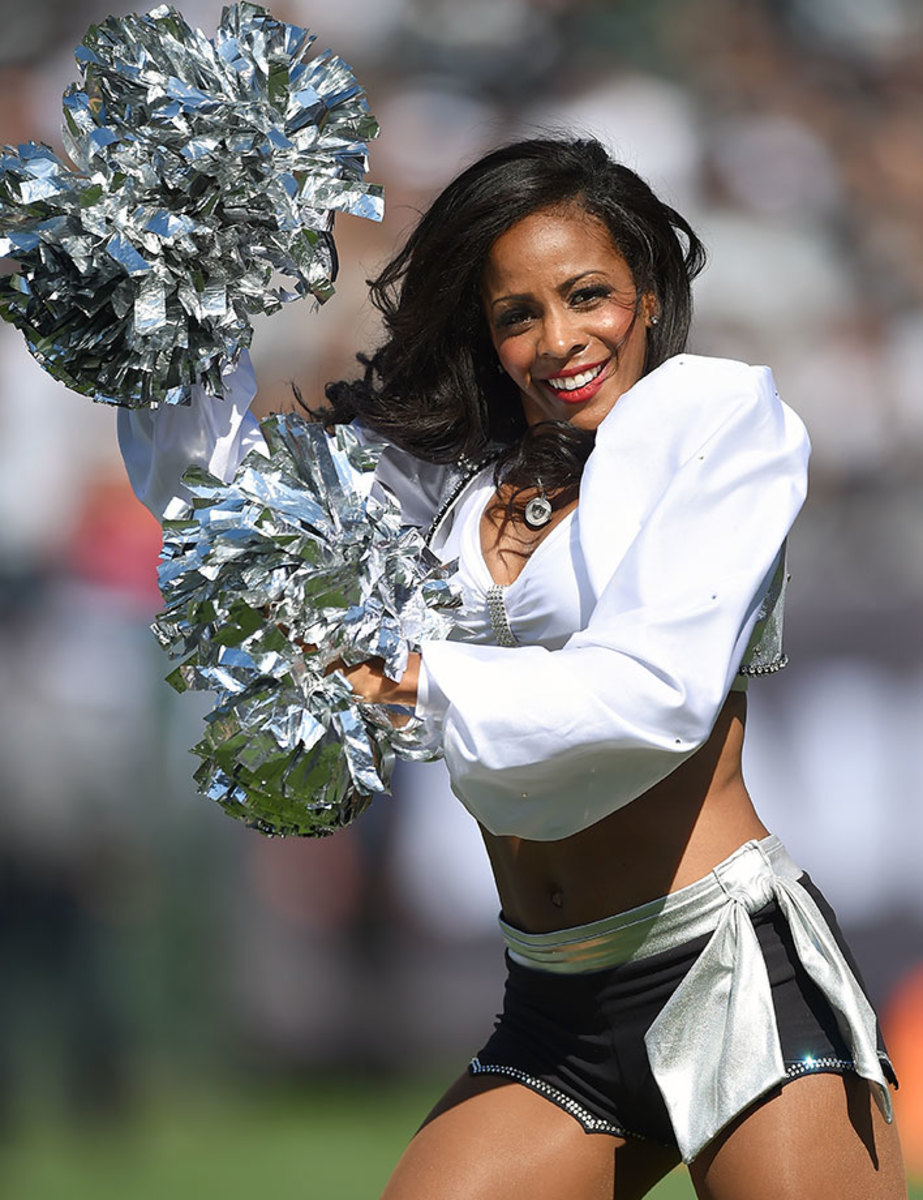 Oakland-Raiders-Raiderettes-cheerleaders-GettyImages-489502932.jpg