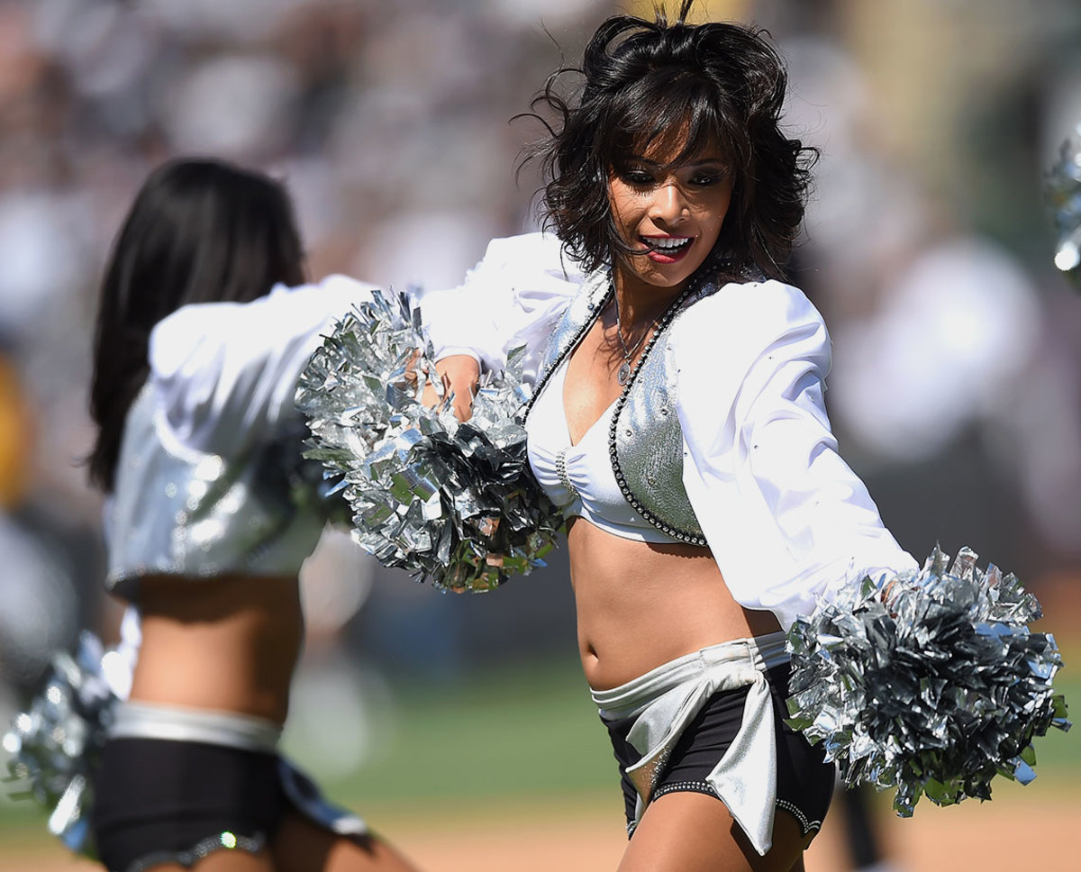Oakland-Raiders-Raiderettes-cheerleaders-GettyImages-489502446_master.jpg