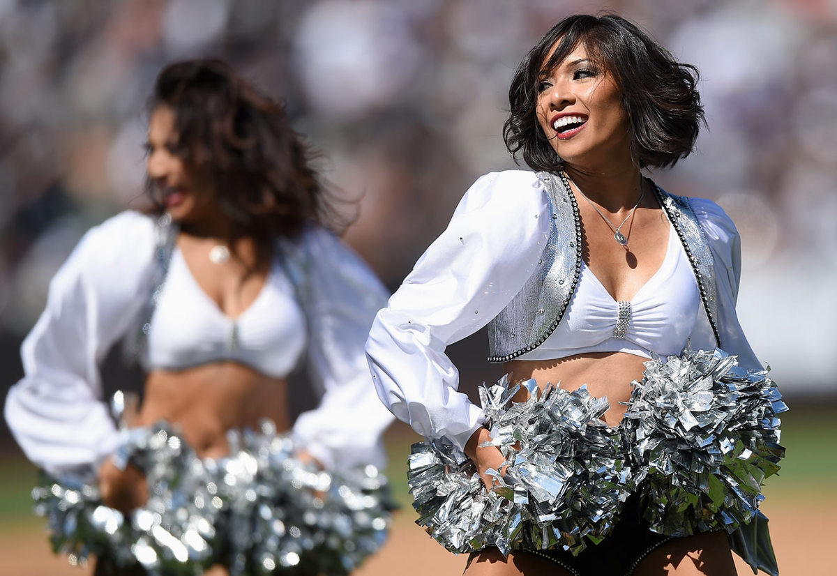 Oakland-Raiders-Raiderettes-cheerleaders-GettyImages-489502242_master.jpg