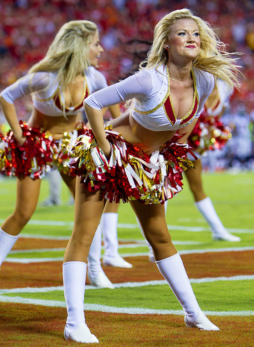 Kansas-City-Chiefs-cheerleaders-CBG1509170618_Denver_at_Kansas_City.jpg