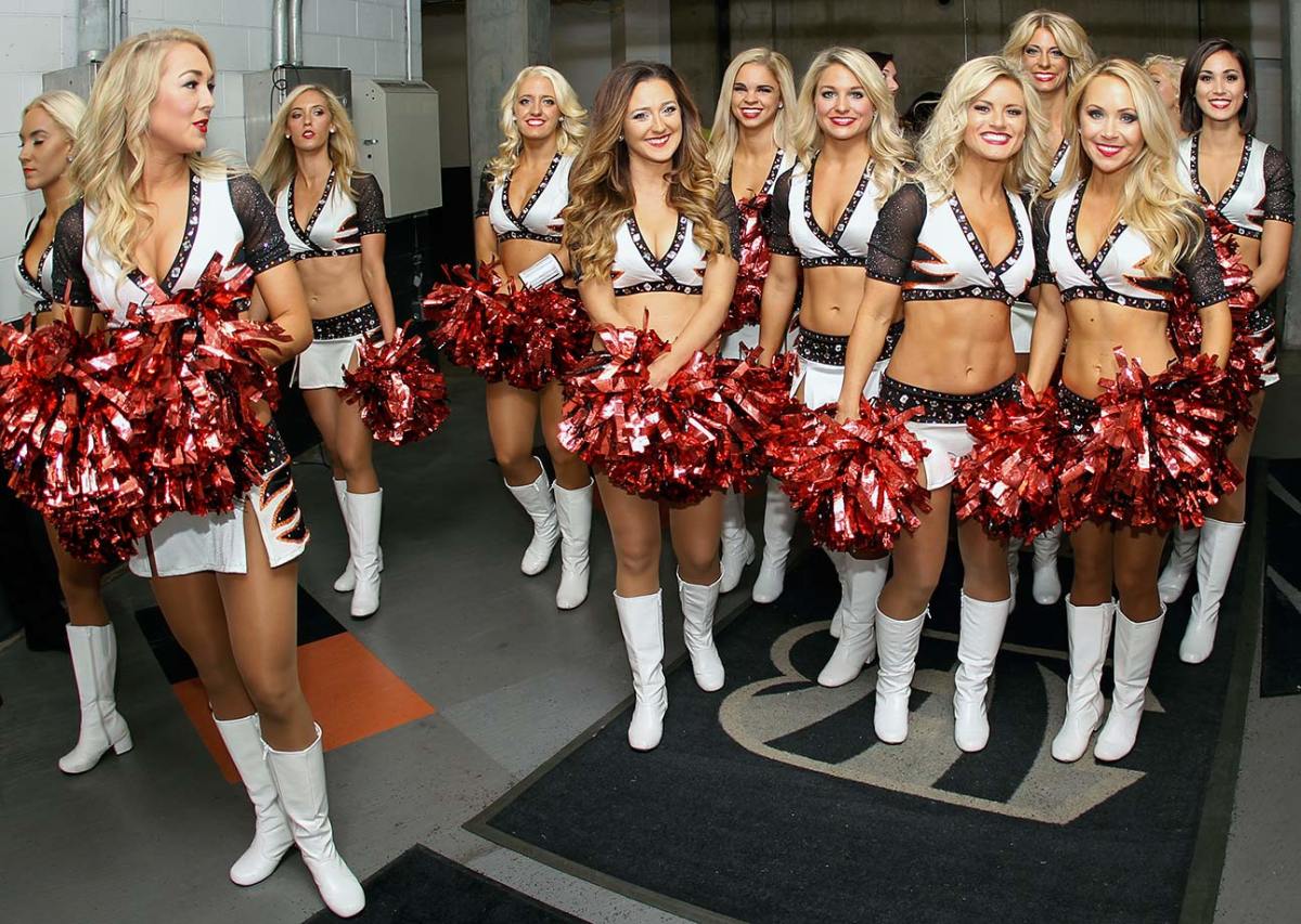 Cincinnati-Bengals-Ben-Gals-cheerleaders-AP_470330365244.jpg