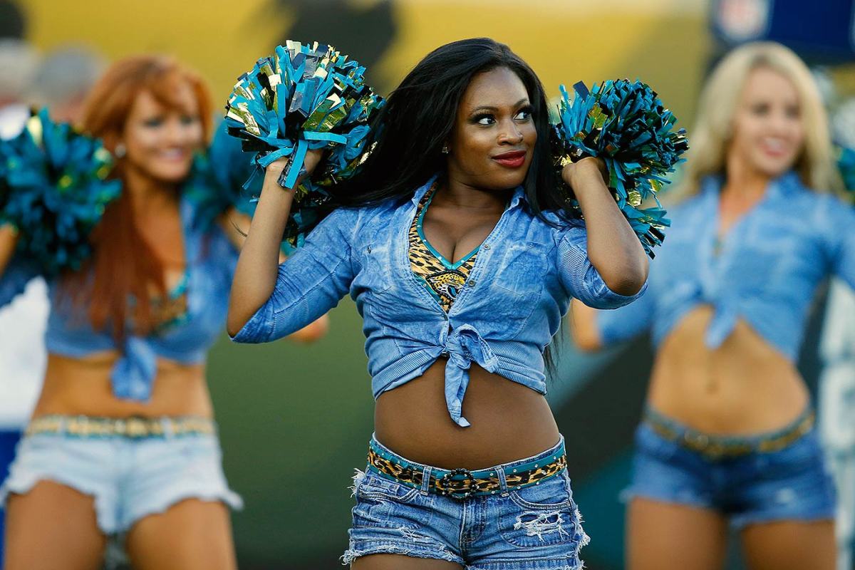 Jacksonville-Jaguars-ROAR-cheerleaders-AP_232404458697.jpg