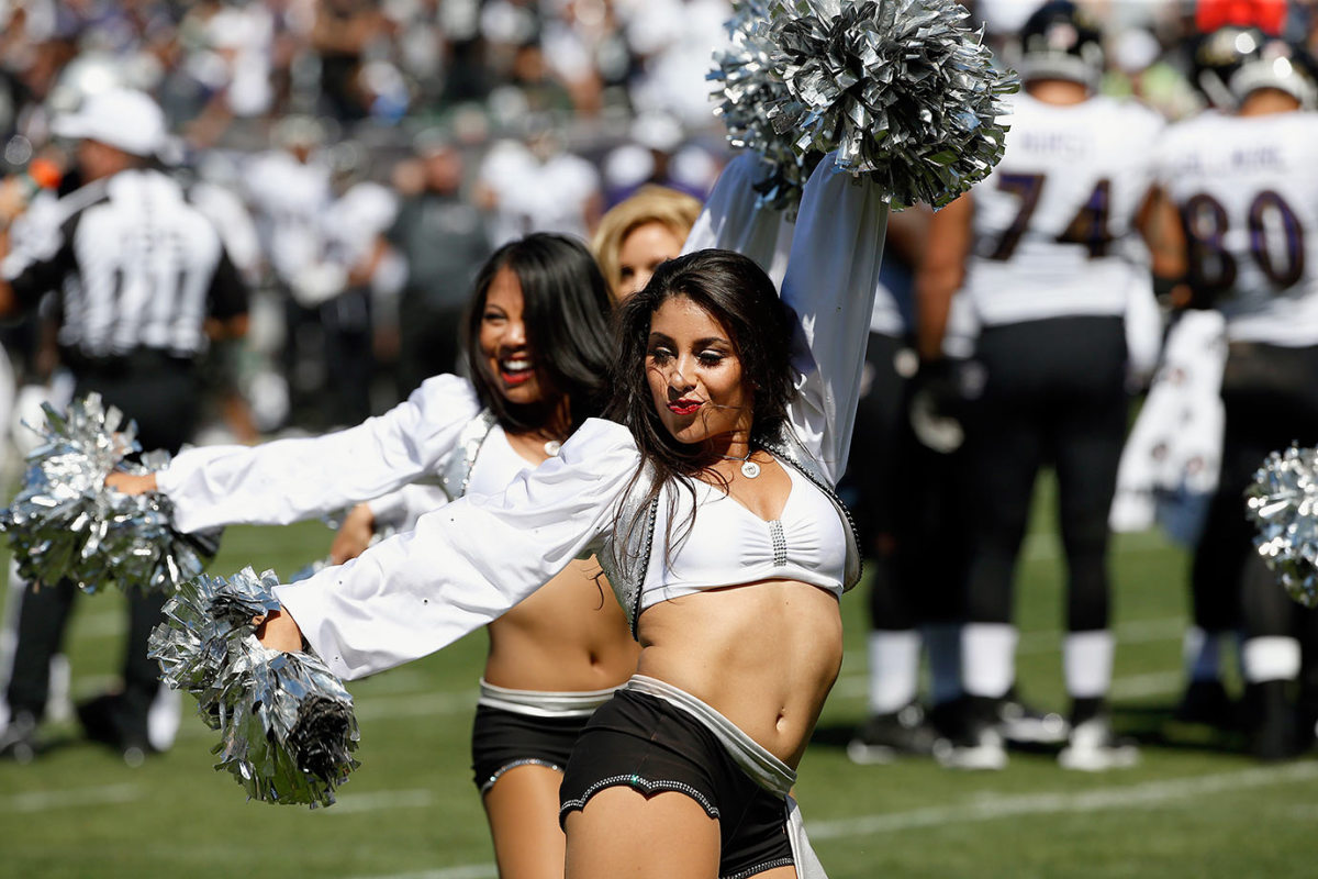 Oakland-Raiders-Raiderettes-cheerleaders-AP_665072142772.jpg