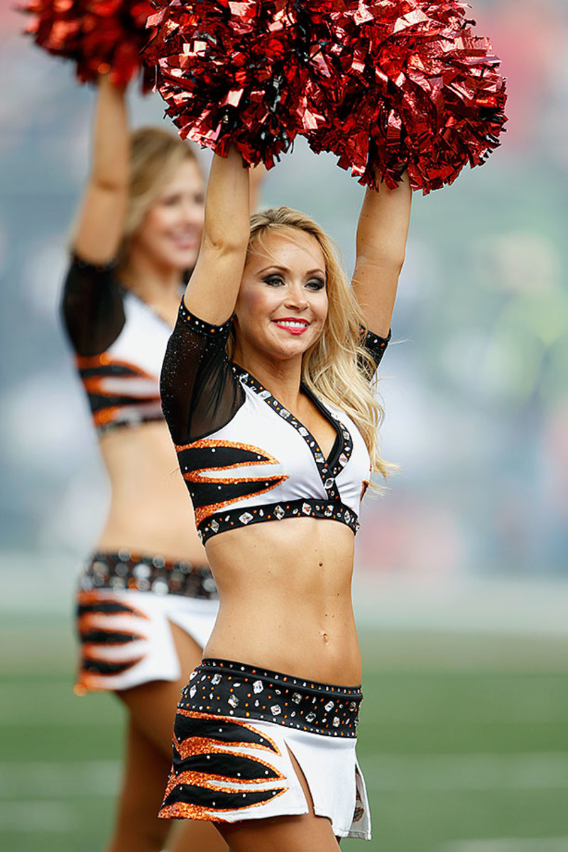 Cincinnati-Bengals-Ben-Gals-cheerleaders-AP_670781392145.jpg