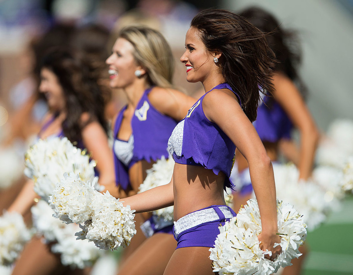 Minnesota-Vikings-cheerleaders-GettyImages-489458376_master.jpg