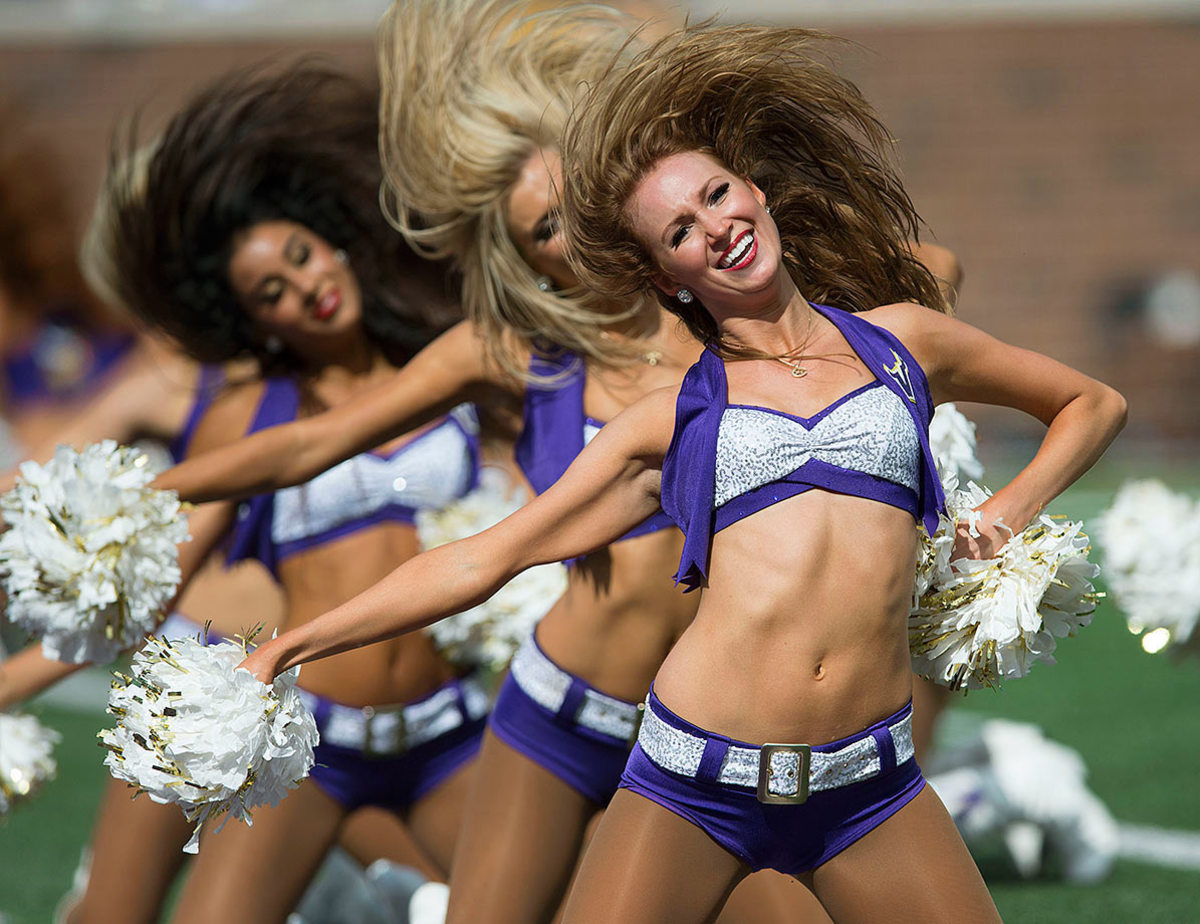 Minnesota-Vikings-cheerleaders-GettyImages-489458226_master.jpg