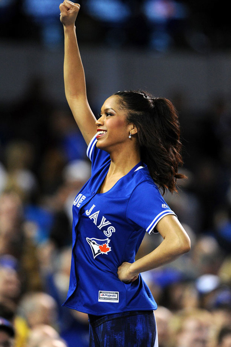 Toronto-Blue-Jays-cheerleaders-DCA15042338_Orioles_vs_Blue_Jays.jpg