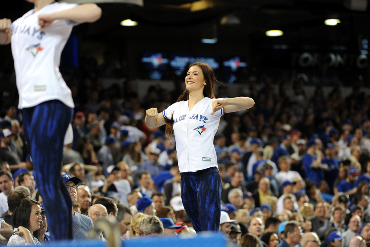 Toronto-Blue-Jays-cheerleaders-DCA15041336_Rays_vs_Blue_Jays.jpg
