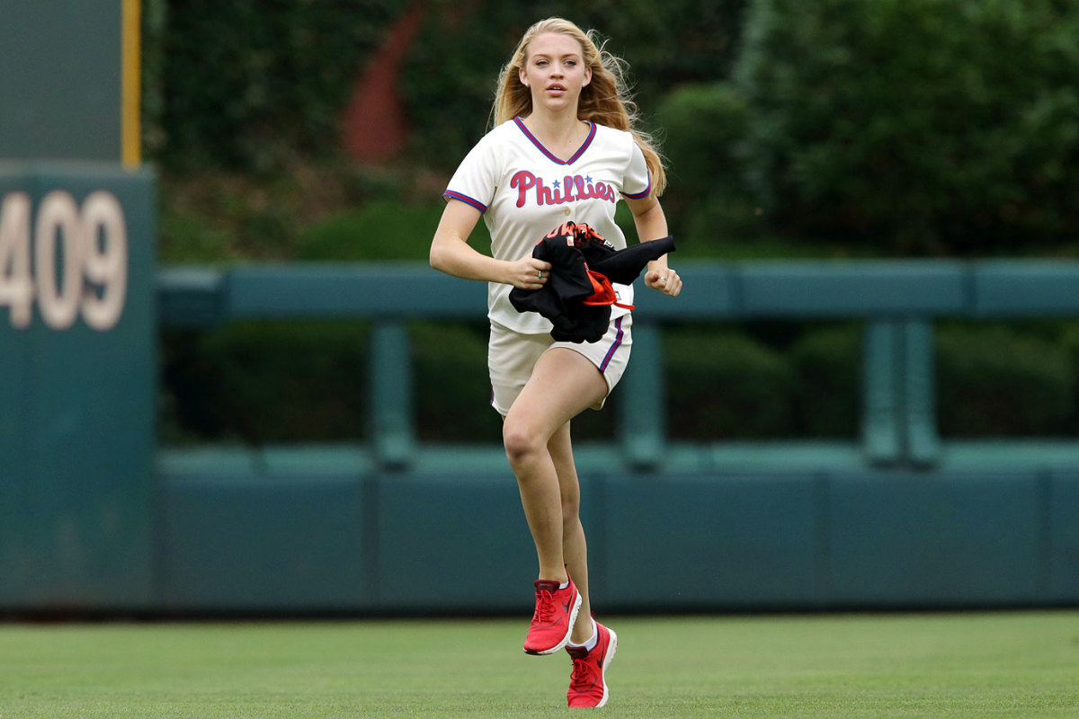 Philadelphia-Phillies-Ballgirls-GettyImages-478680024.jpg