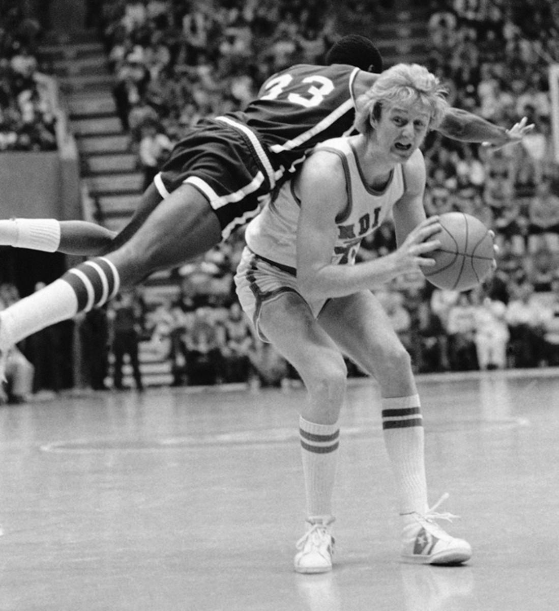 Larry Bird and Erskine Robinson 