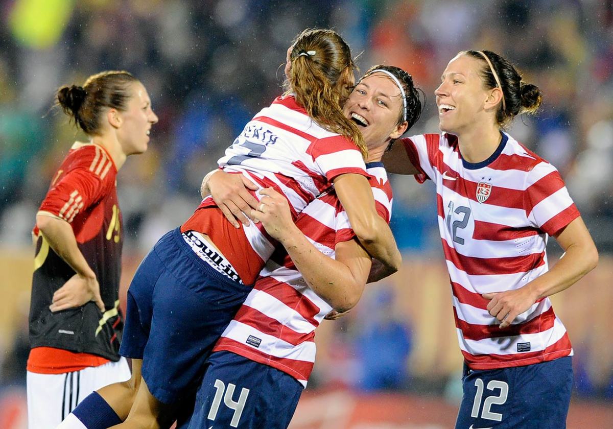2012-1023-Abby-Wambach-Tobin-Heath-Lauren-Cheney.jpg
