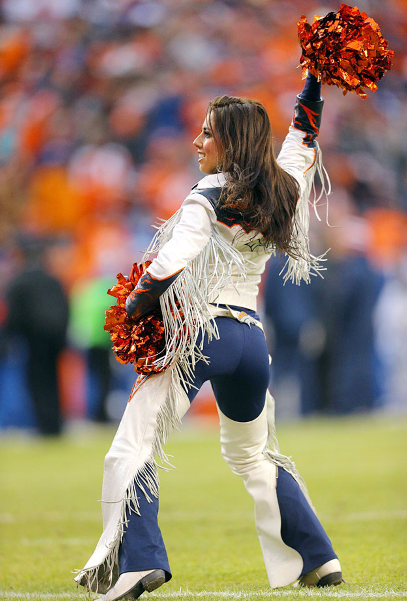 Denver-Broncos-cheerleaders-461349618_10.jpg