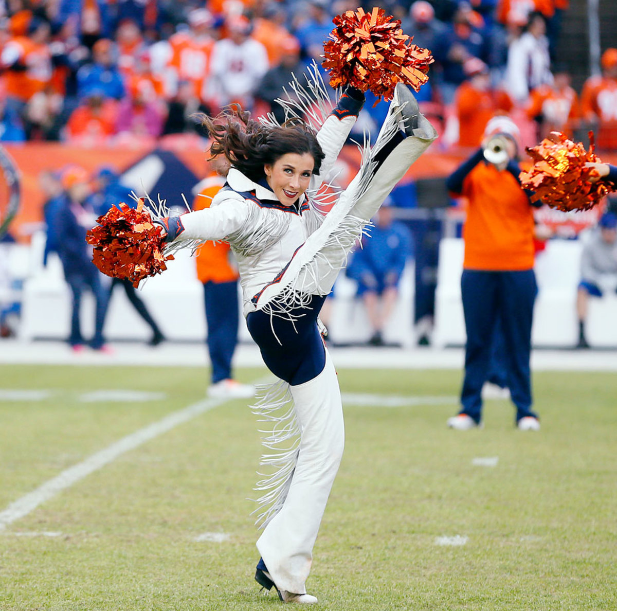 Denver-Broncos-cheerleaders-AP268241868282_5.jpg