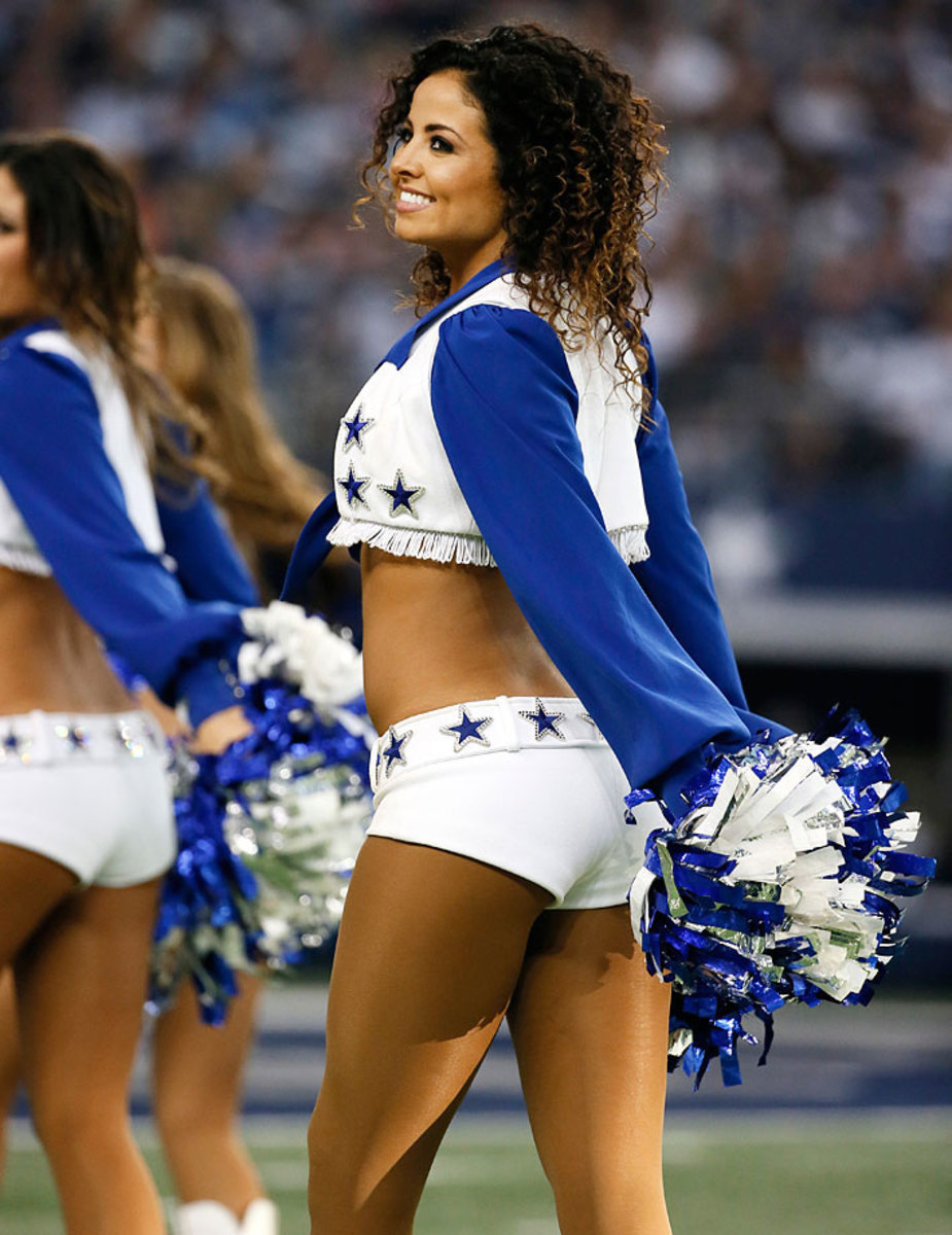 Dallas-Cowboys-cheerleaders-AP537673340436_3.jpg