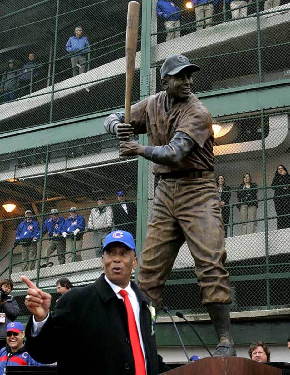 ernie-banks-statue.jpg