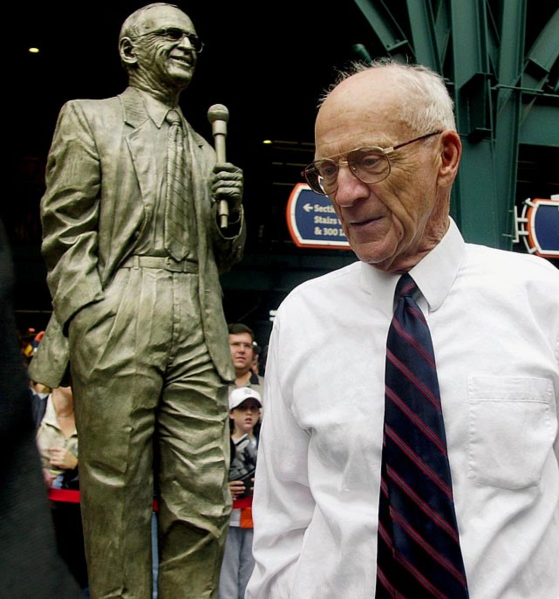 ernie-harwell-statue.jpg