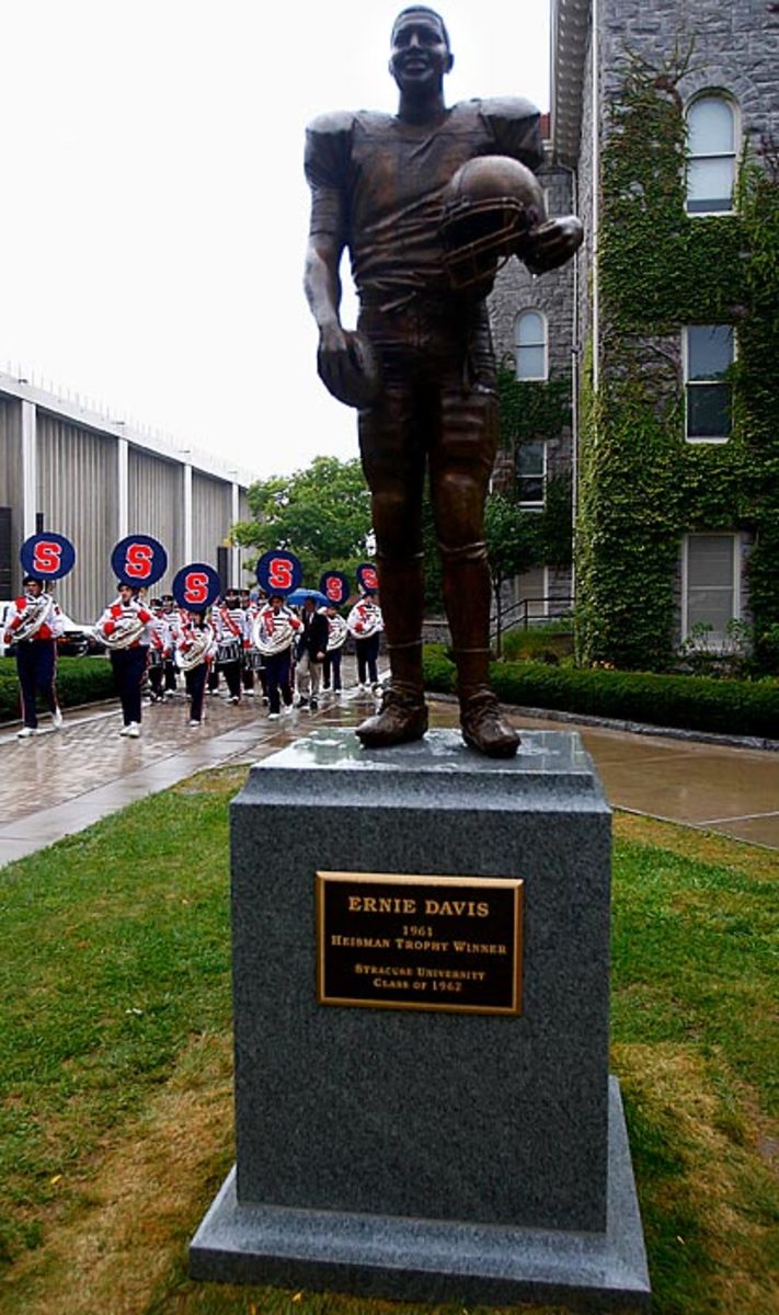 ernie-davis-statue.jpg