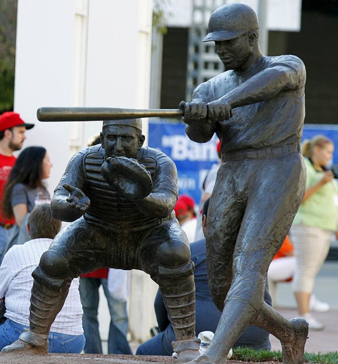 frank-robinson-ernie-lombardi-statues.jpg