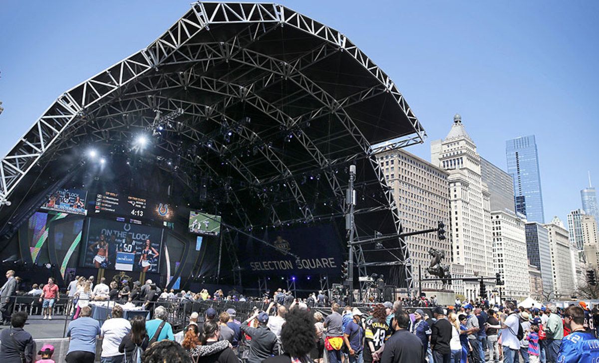 The Chicago draft drew more than 200,000 fans, according to the NFL. (Charles Rex Arbogast/AP)