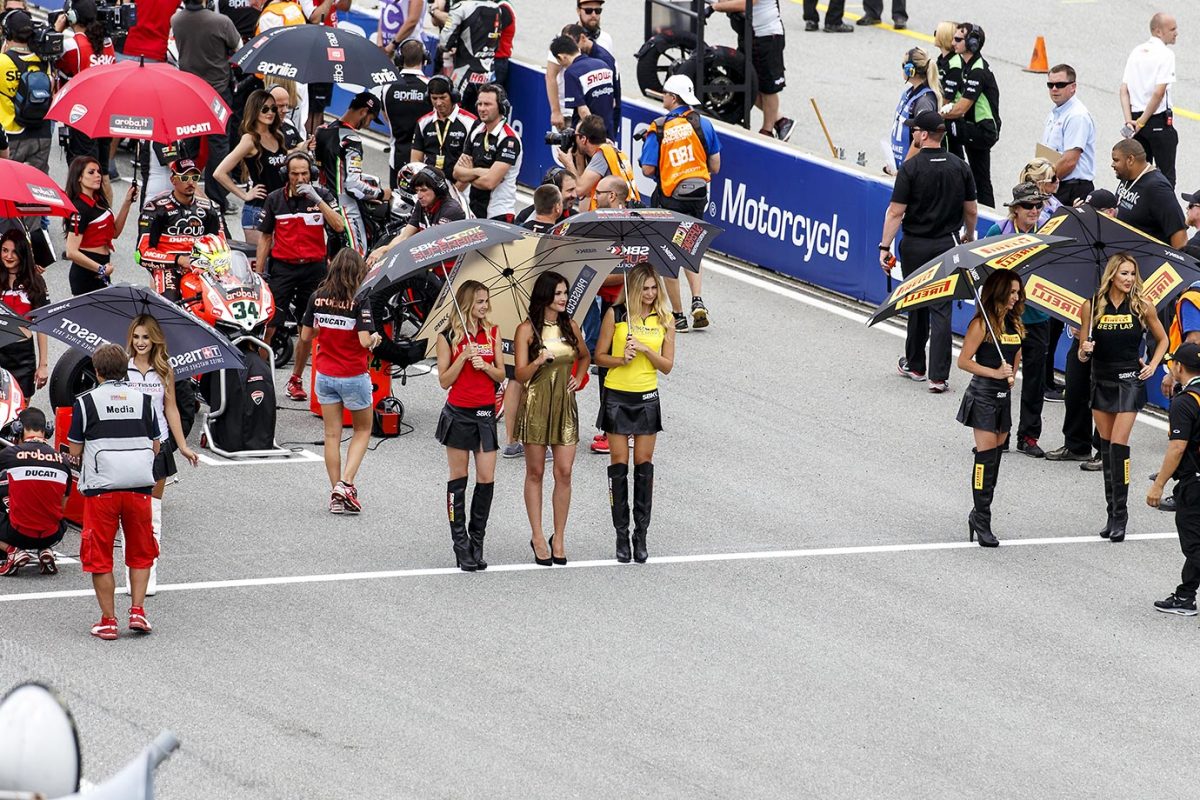 grid-girls--CIG15071943_FIM_SBK_Race_2.jpg