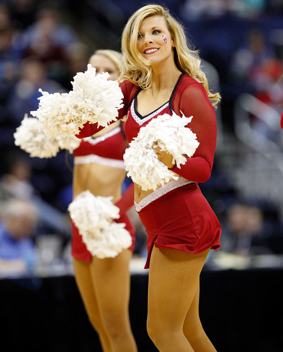 Oklahoma-cheerleaders-AP435050617621_3_0.jpg