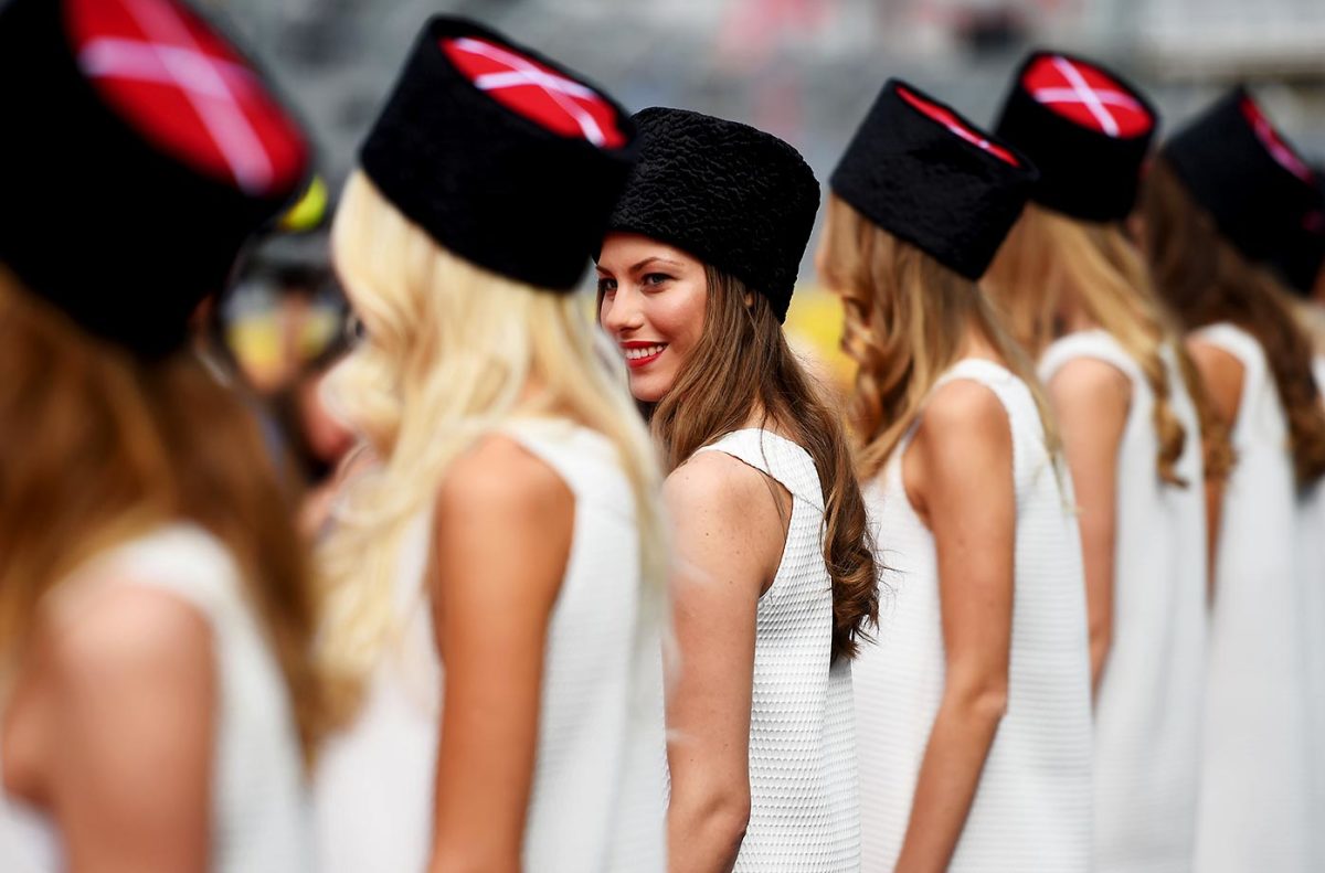 grid-girls--GettyImages-492216984_master.jpg