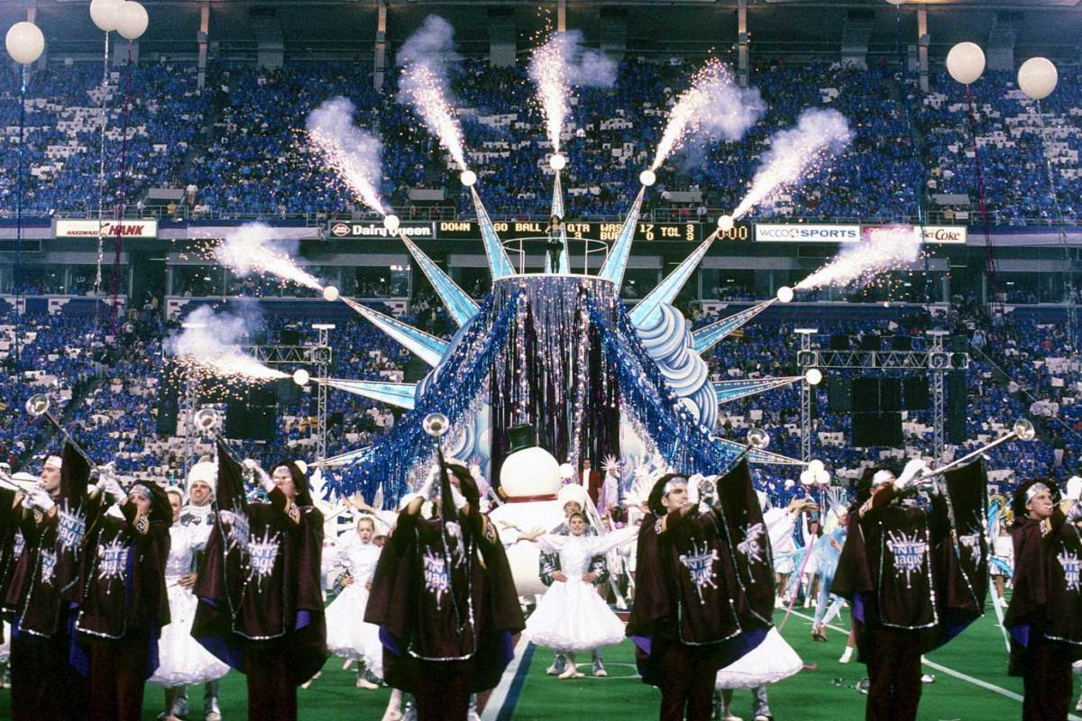 1992-Super-Bowl-XXVI-Gloria-Estefan.jpg