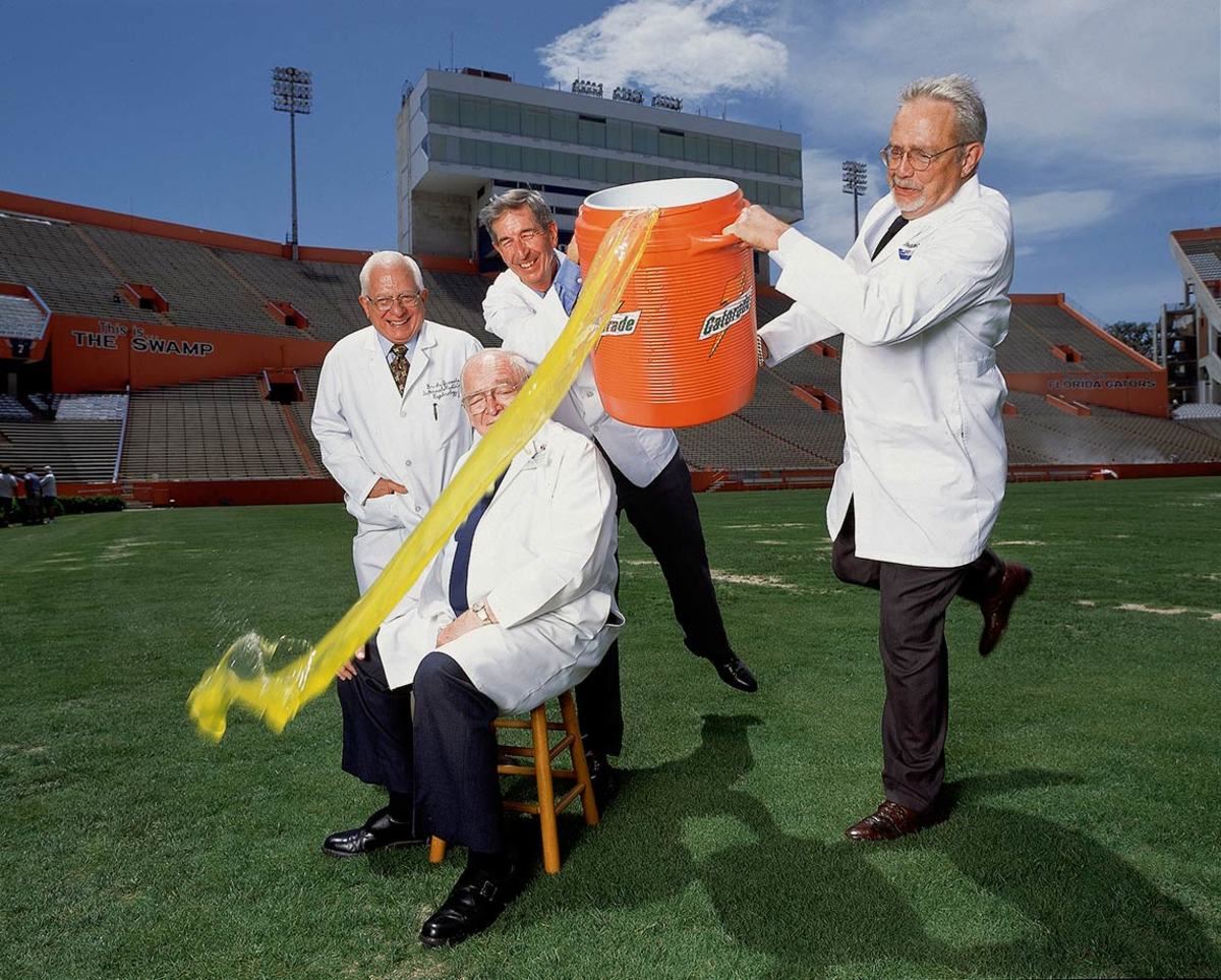 2001-Gatorade-Inventors-Dr-Alex-deQuesada-Bob-Cade-Jim-Free-Dana-Shires-001235485.jpg