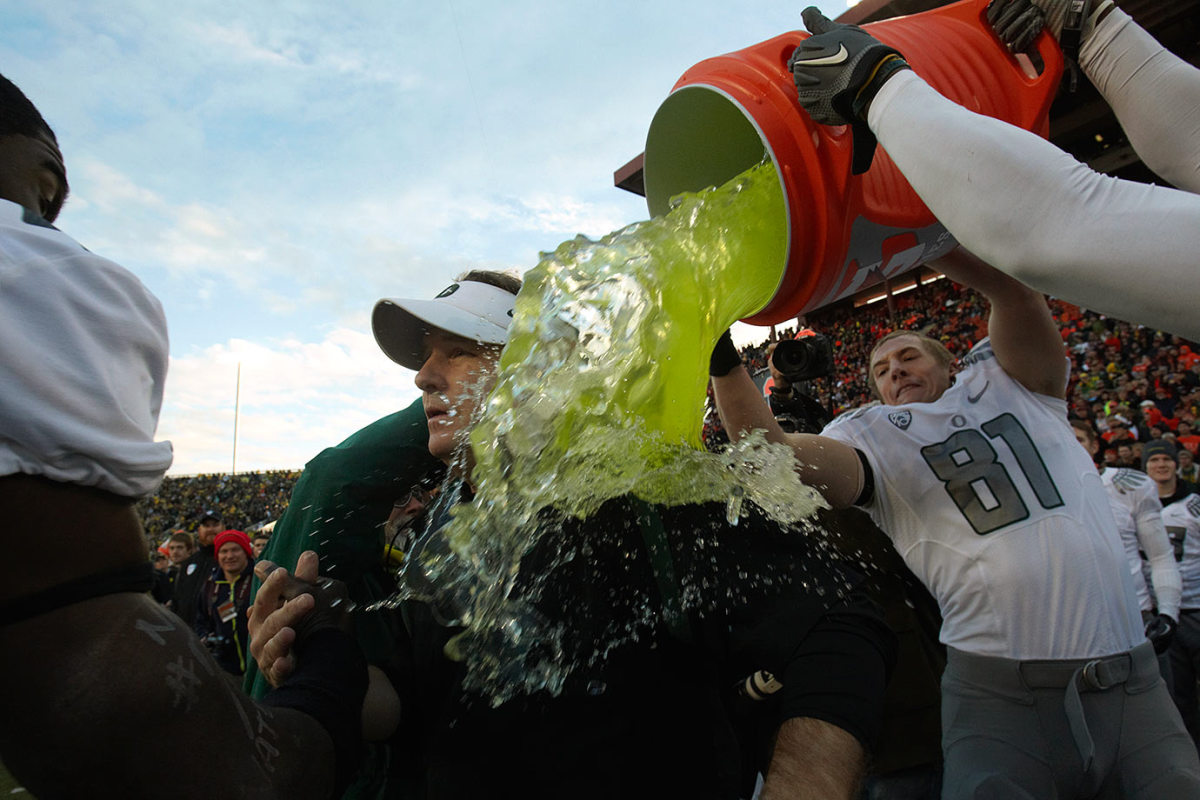 2010-Chip-Kelly-Gatorade-shower-opxr-4788.jpg