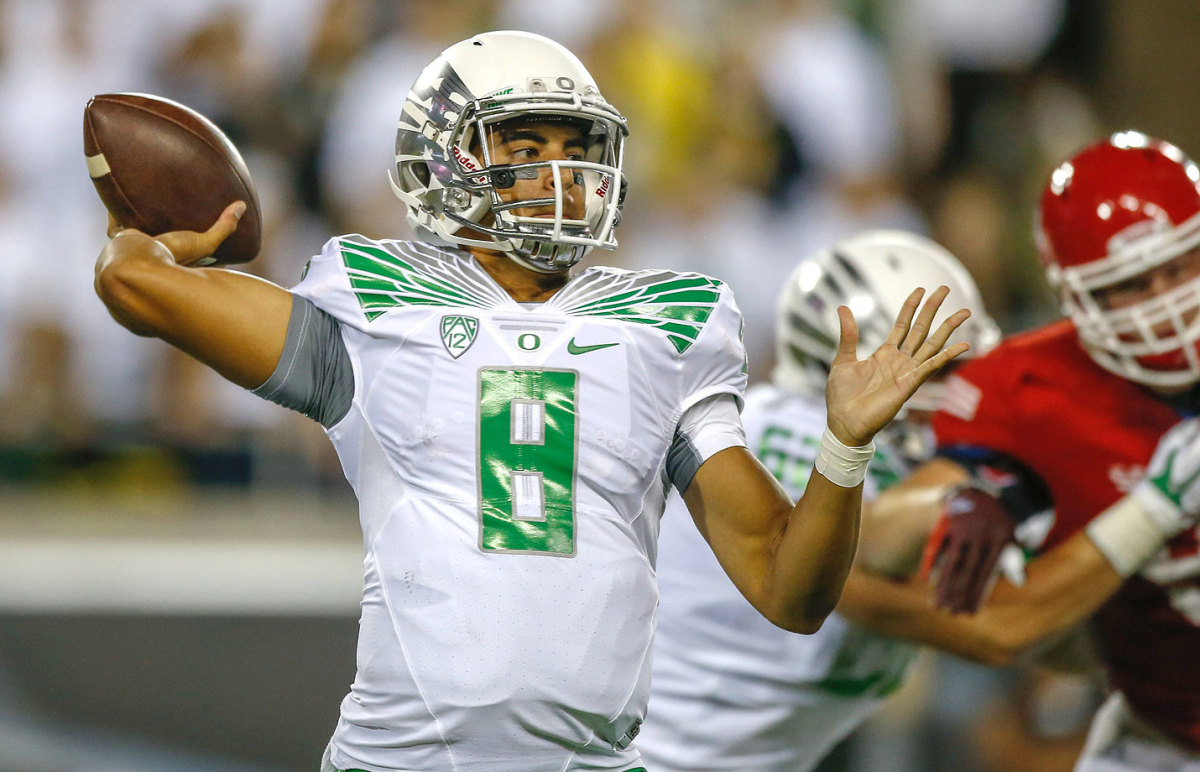 2014-0830-Oregon-South-Dakota-Marcus-Mariota.jpg