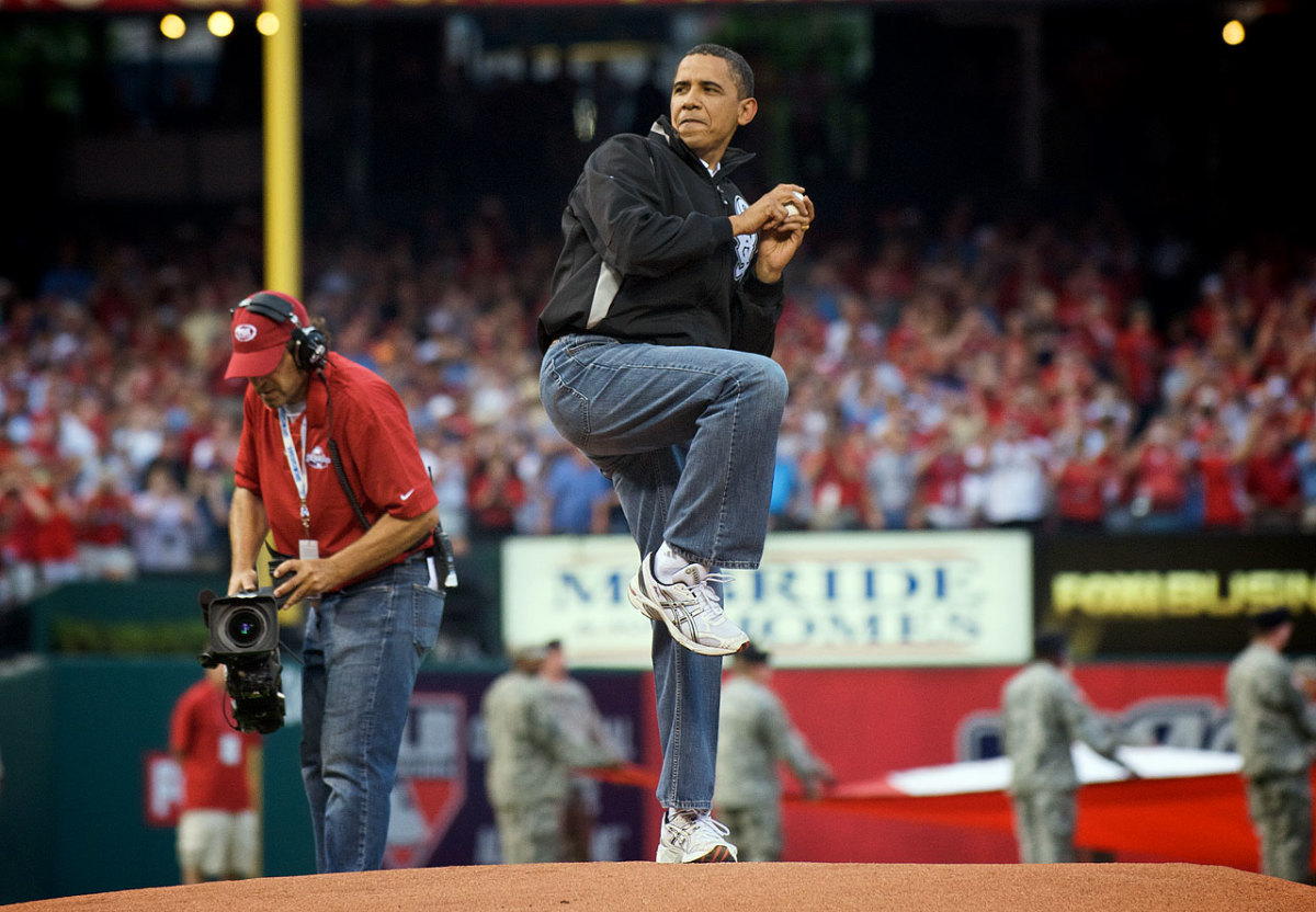 2009-barack-obama-first-pitch-0090714374.jpg