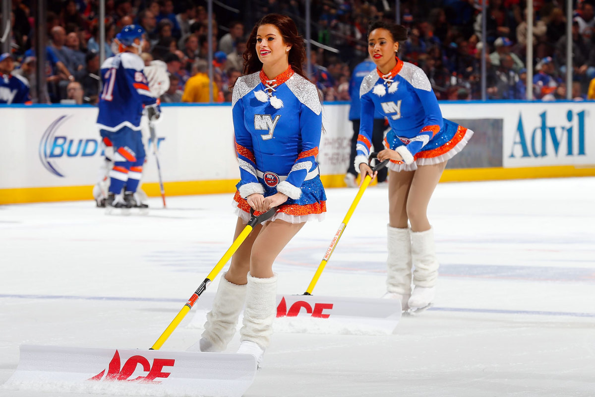 New-York-Islanders-Ice-Girls-459685480_10.jpg