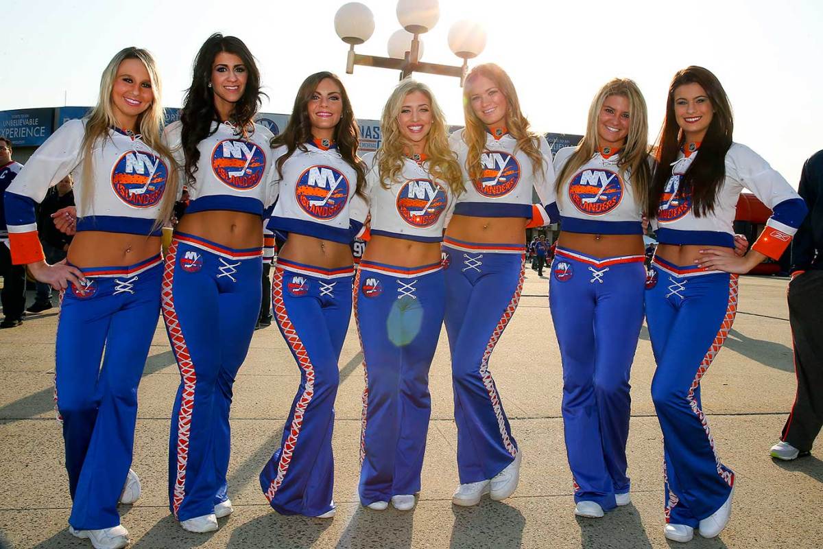 New-York-Islanders-Ice-Girls-CGV_042115291_Islanders_Capitals.jpg