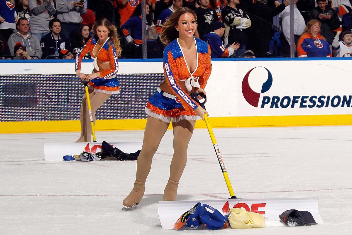New-York-Islanders-Ice-Girls-461651880.jpg