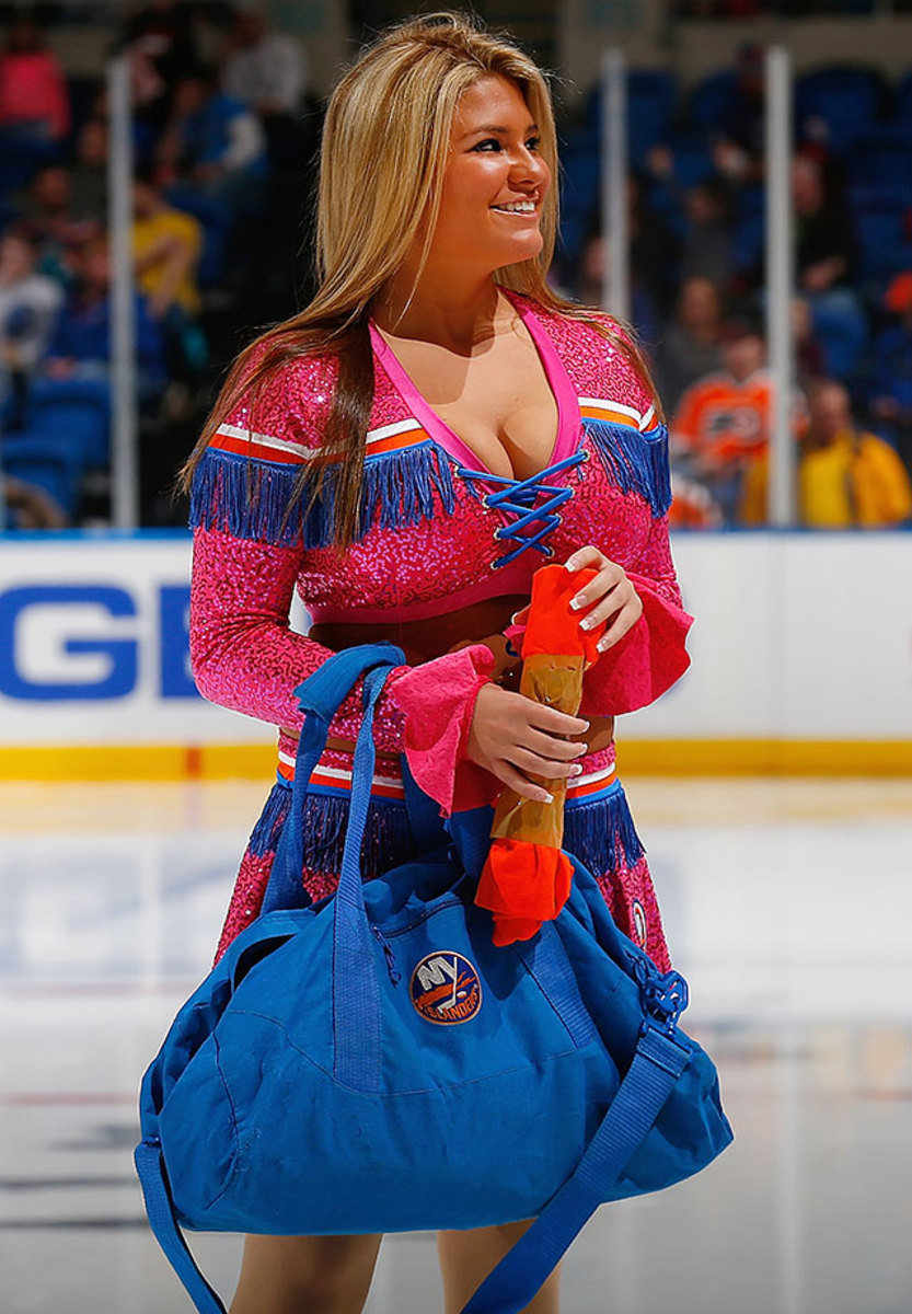 New-York-Islanders-Ice-Girls-GettyImages-463093668_master.jpg