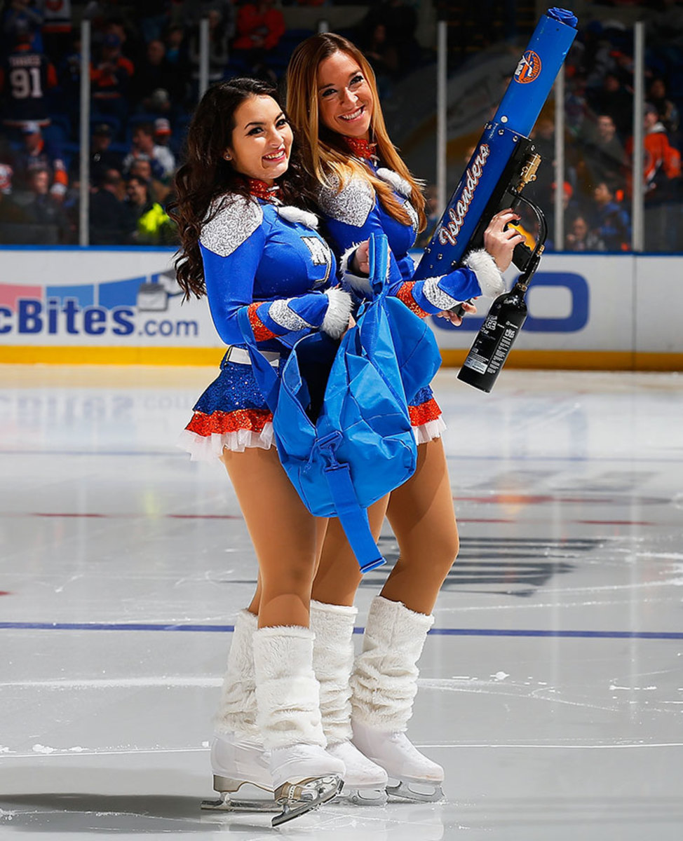 New-York-Islanders-Ice-Girls-GettyImages-464557744_master.jpg