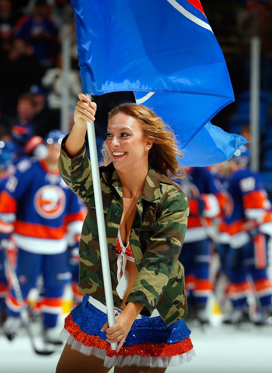 New-York-Islanders-Ice-Girls-459800130_10.jpg