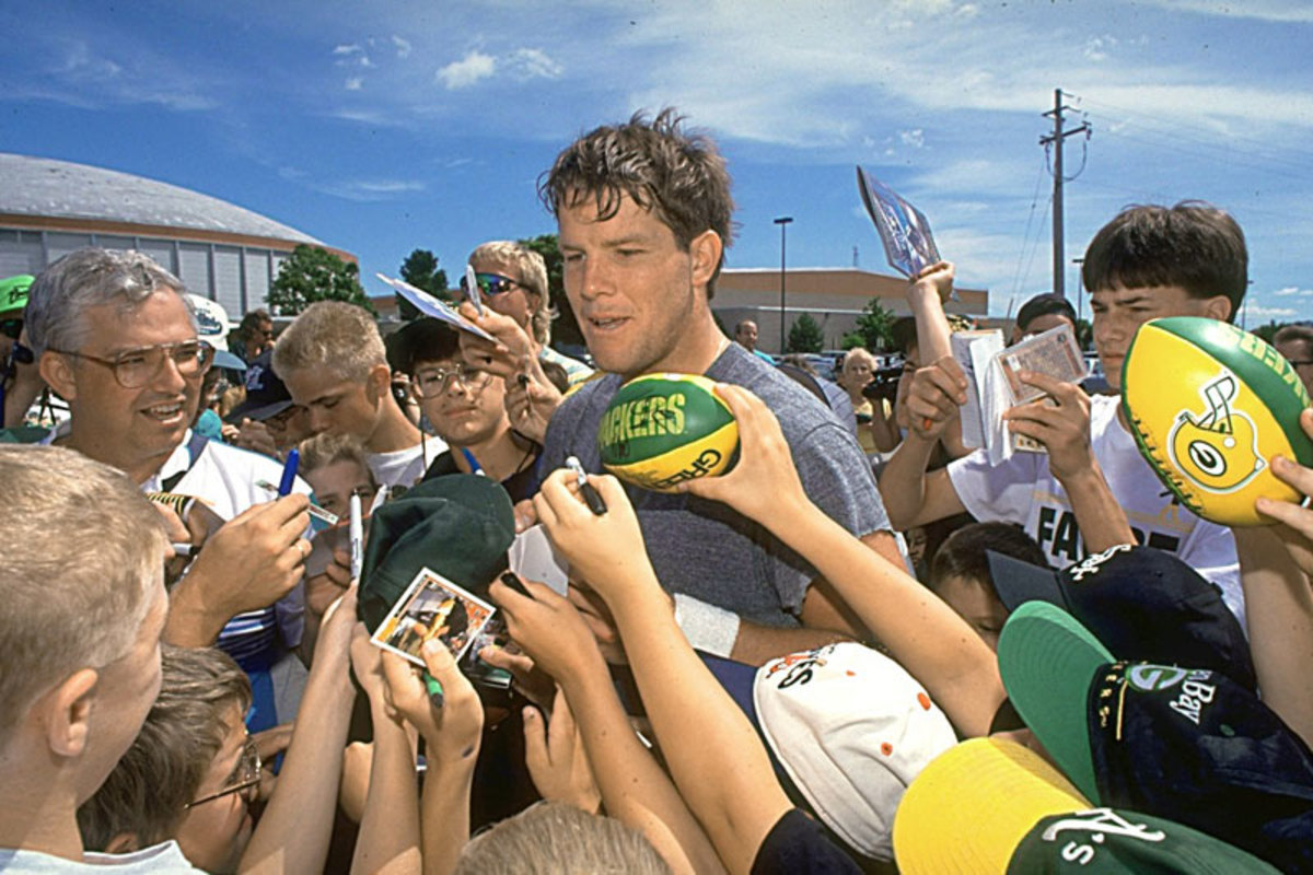 Favre was a fan favorite in Green Bay from the moment he took over the starting job. (John Biever/Sports Illustrated)