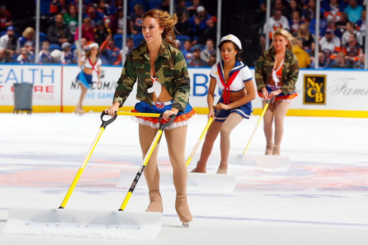 New-York-Islanders-Ice-Girls-459800128_10.jpg