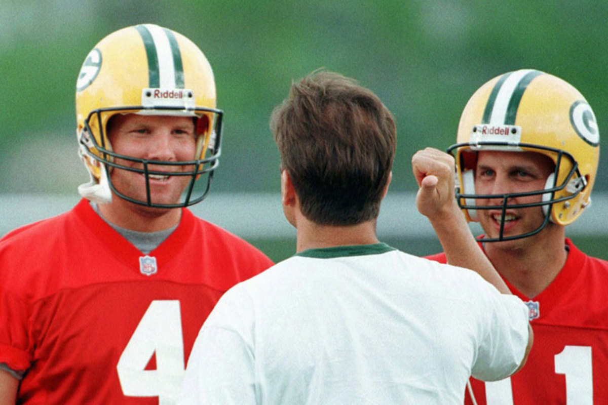 Favre and Detmer (right) confer with QB coach Steve Mariucci. (AP)
