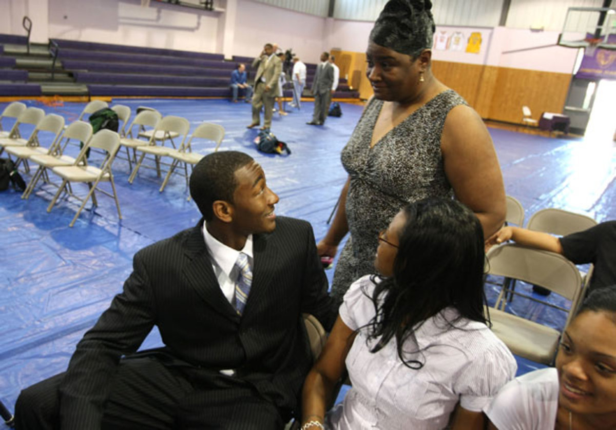John Wall and his mother Frances Pulley (top right) seen back in 2009.