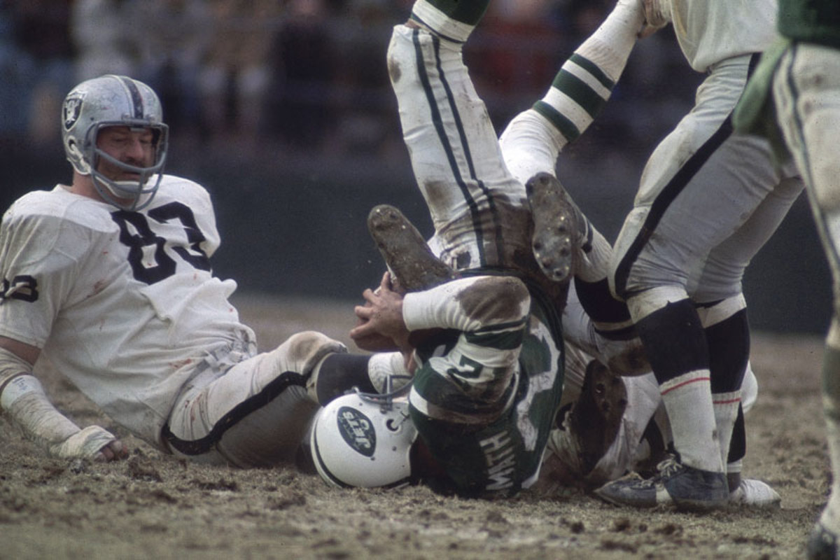 namath-raiders-122968-wi.jpg