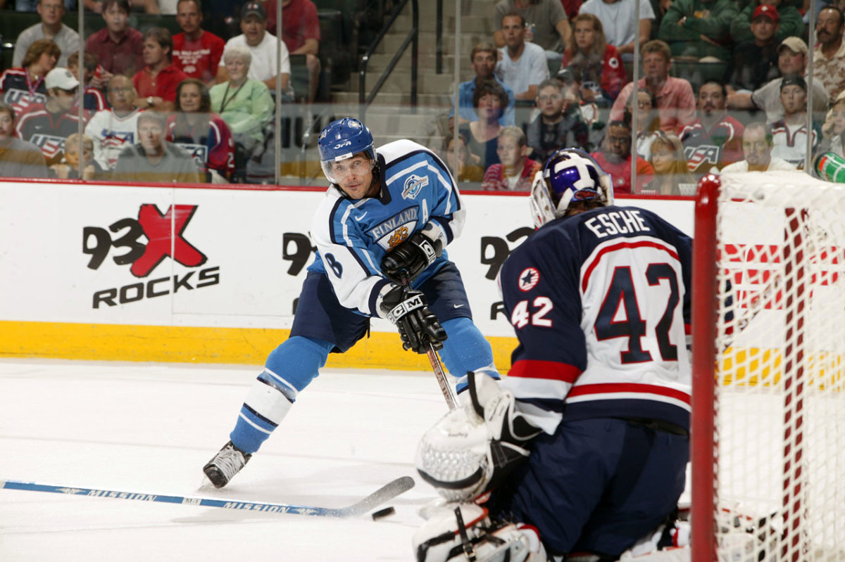 Ducks to retire Teemu Selanne's No. 8 before game in January 