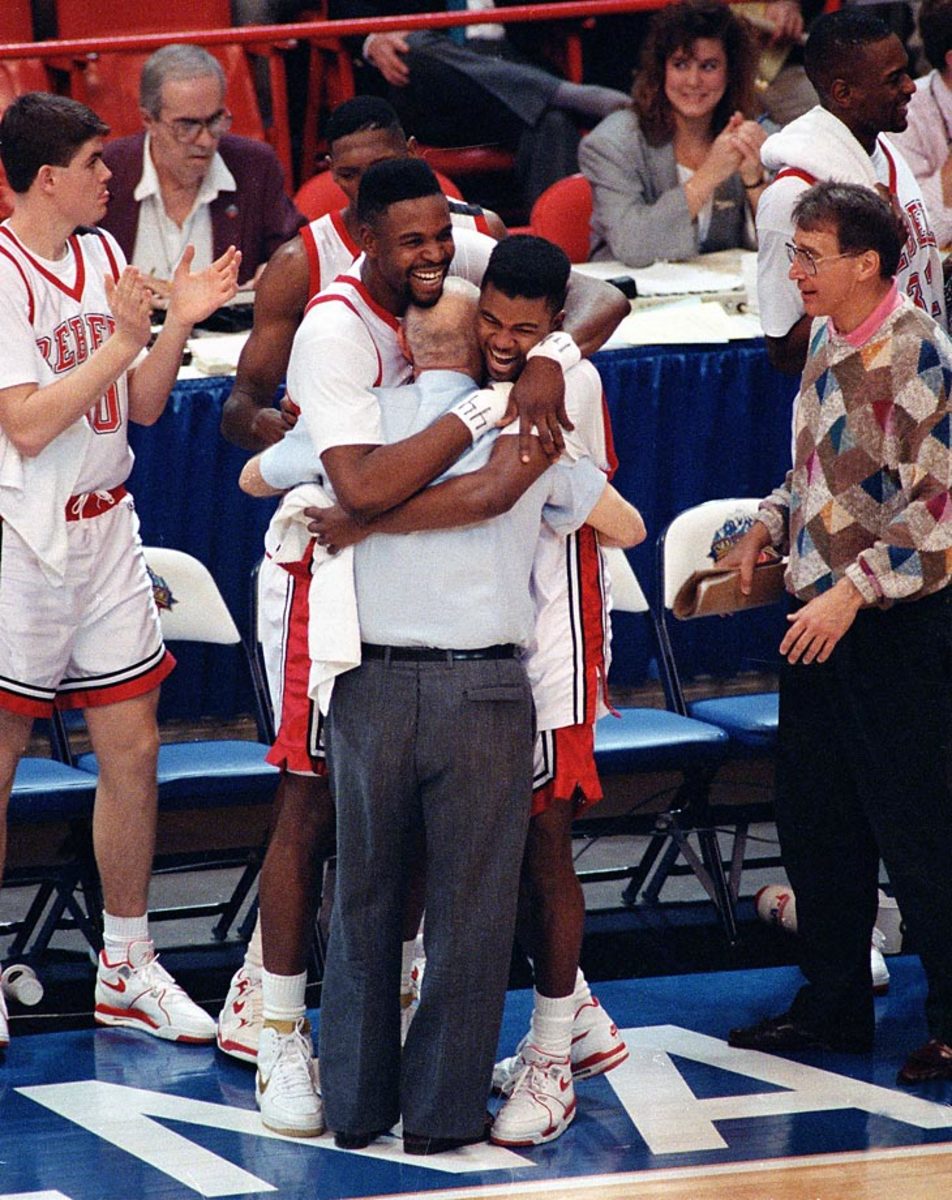 Las Vegas Strip lights to dim lights in honor of Jerry Tarkanian